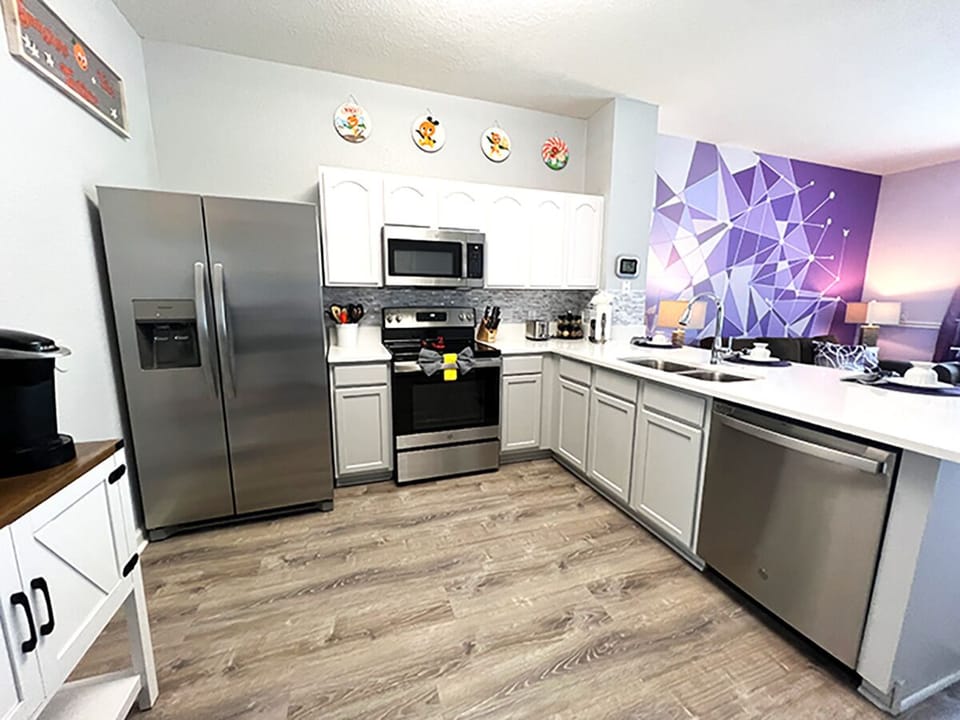 Updated kitchen, new appliances, fully stocked to cook family meals.