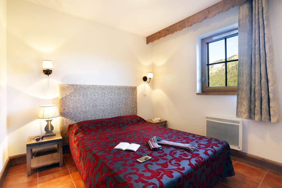 The bedroom features a cozy Double bed.