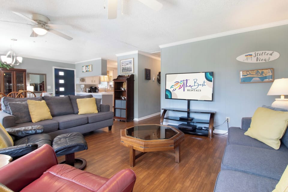 Settle into your spacious living room with comfortable seating for everyone, a smart TV for movie nights, and ceiling fan to keep you cool—your home away from home awaits.