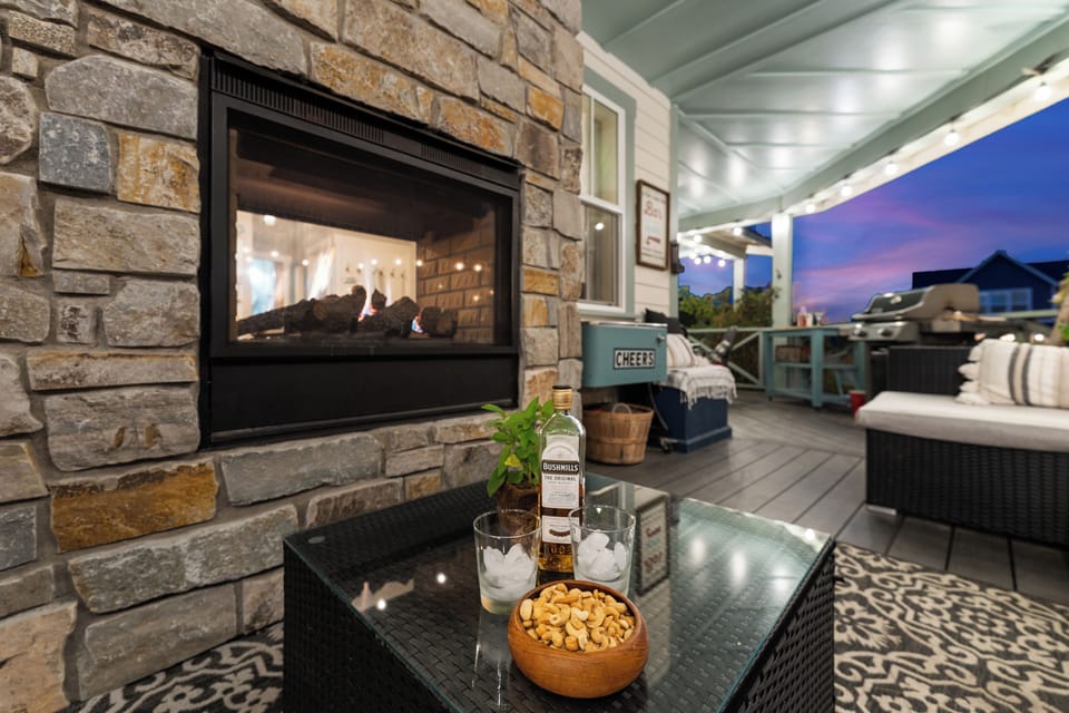 Outdoor fireplace