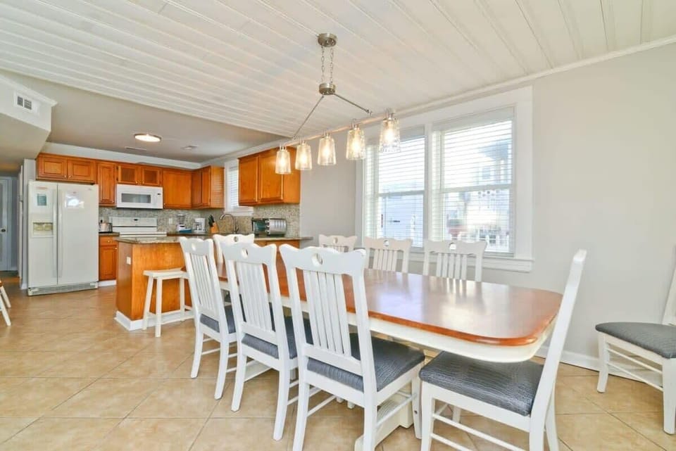 Perfect Modern Dining Area Seating for 8