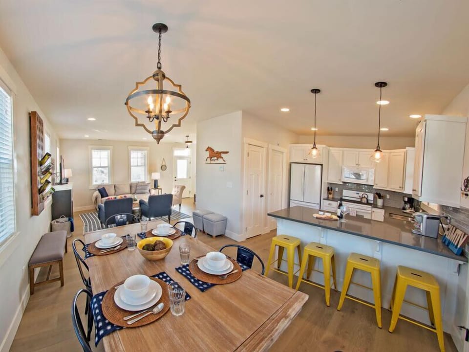 Dining Room & Kitchen