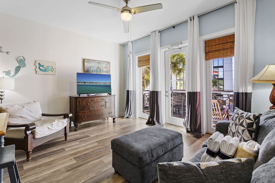 23-Inn-at-Gulf-Place-202-Living-Alt