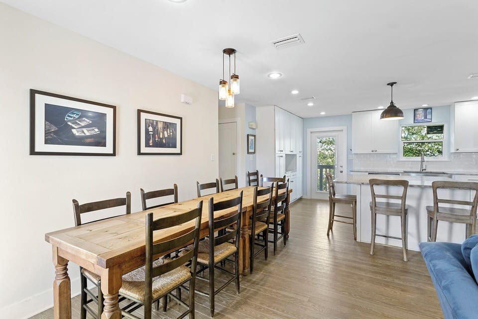 Laid Back Dining