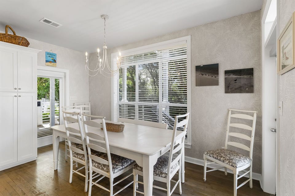 22-Beach-Dreams-Dining