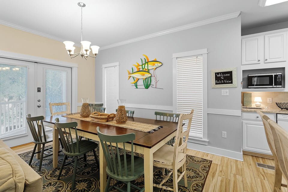 24-Peek-A-View-Dining