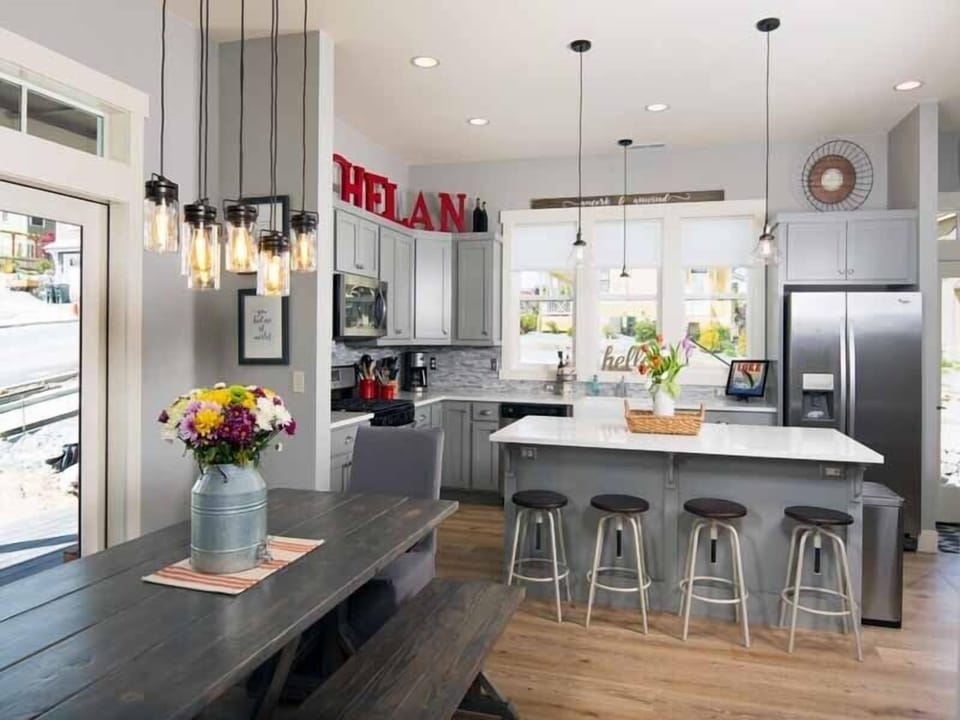 Kitchen & Dining Room