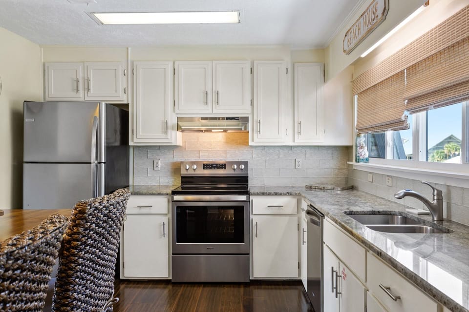 Grayton Place 6 Kitchen Alt