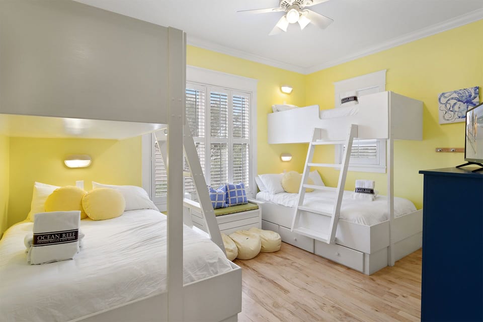 22-Barefootin-Bunk-Room