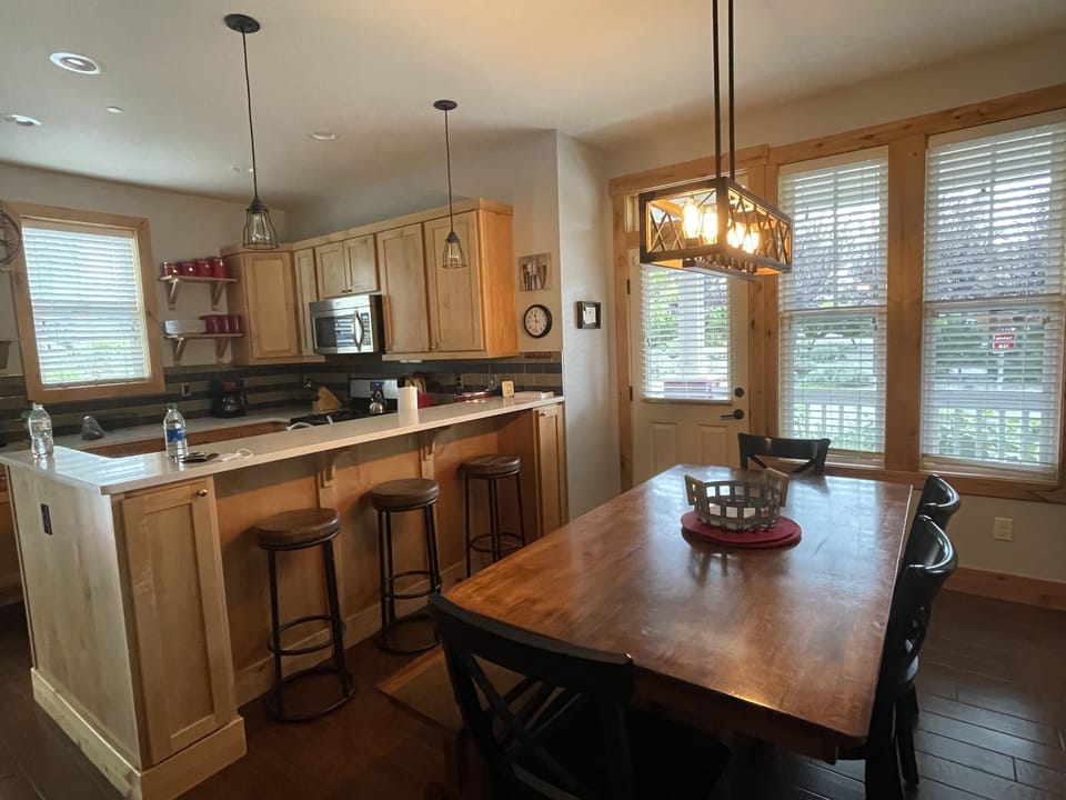 Dining Room & Kitchen