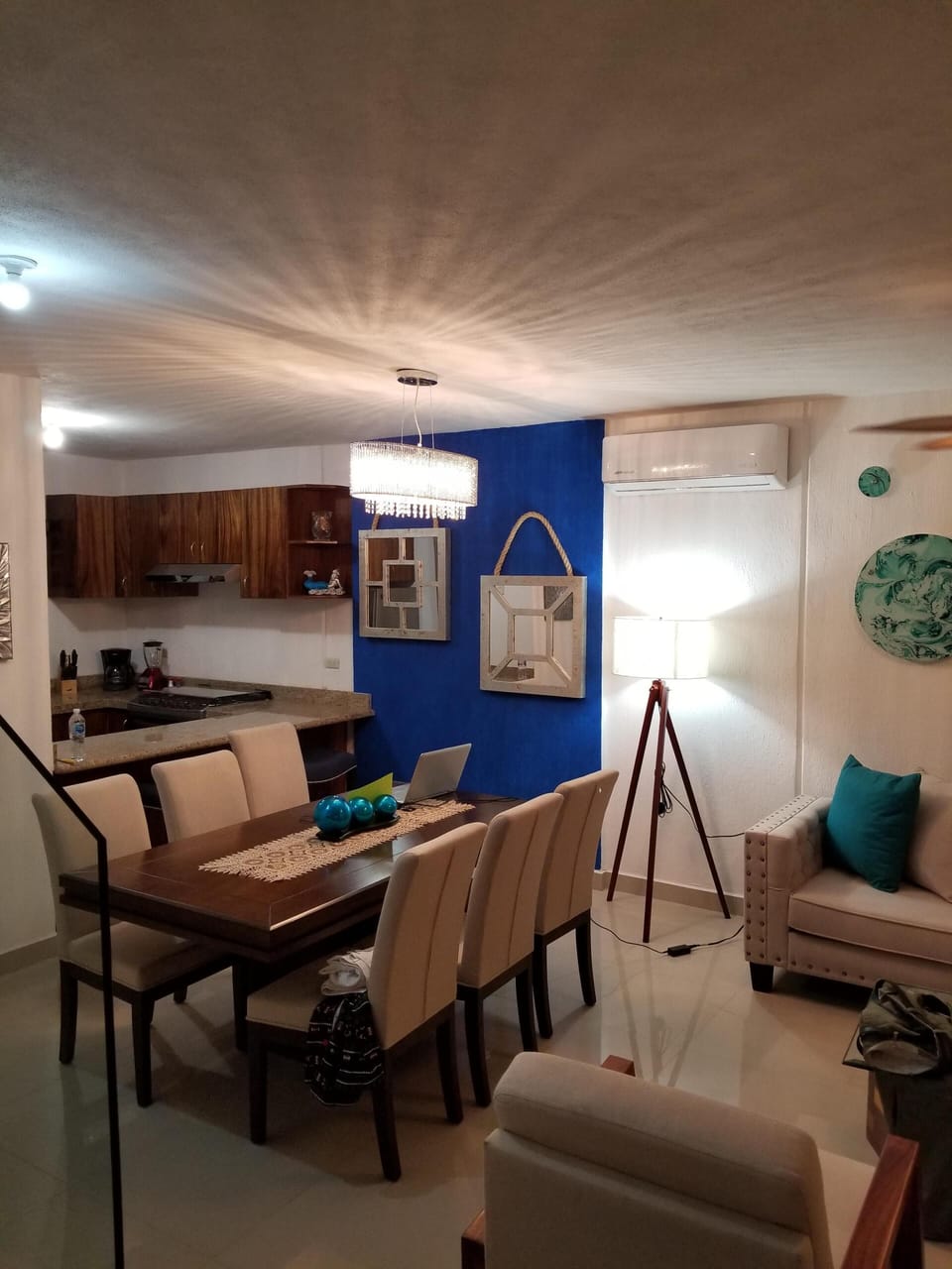 Dining Room/Comedor