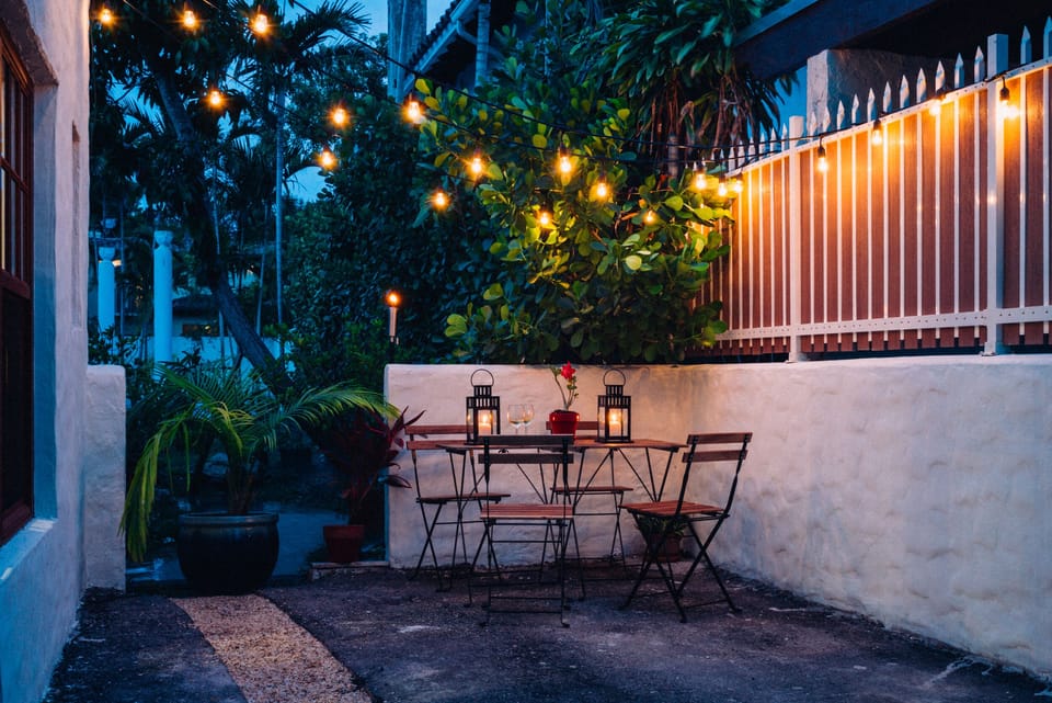 A private tropical get-away in the heart of lush and tranquil Coconut Grove.