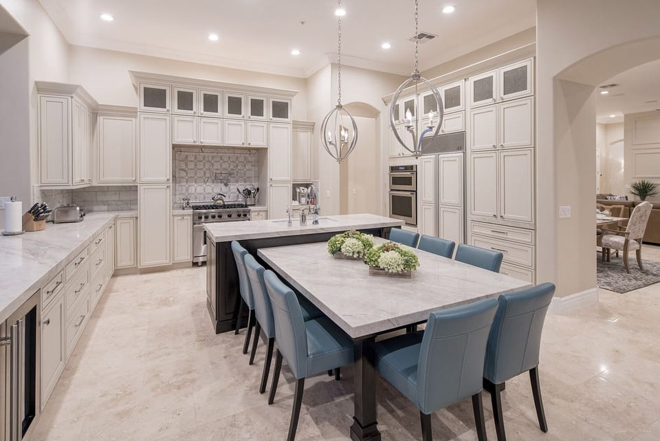 Chef's Kitchen - Gorgeous kitchen, equipped with all kind of appliances big and small, everything needed to cook any size meal.