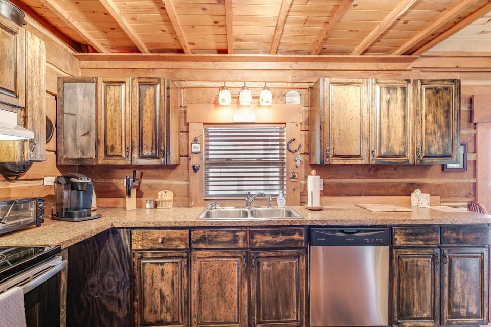 Fully functioning kitchen!  With a dishwasher!