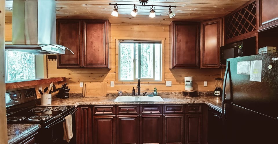 Highlander Cabin | Kitchen