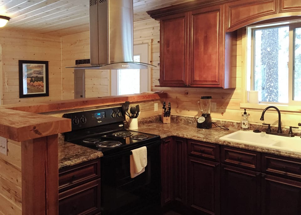 Highlander Cabin | Kitchen