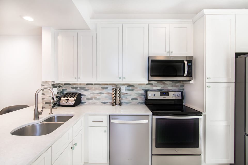 all new stainless steel appliances quartz counters
