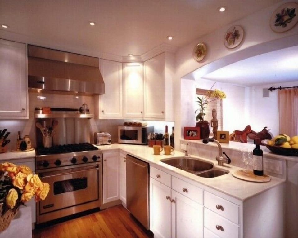 Fully equipped kitchen for gourmet cooks