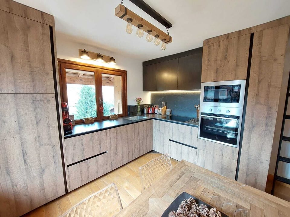 Brand new kitchen installed end 2022