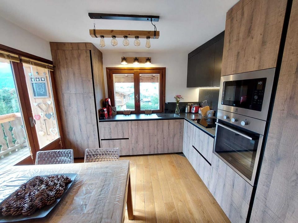 Brand new kitchen installed end 2022
