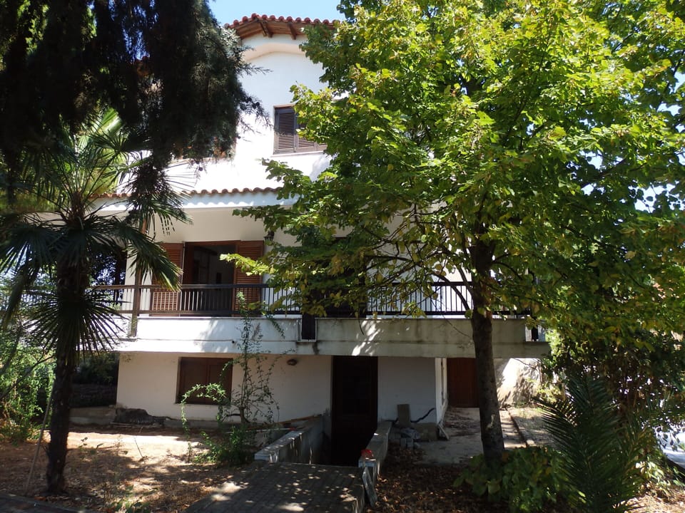 The villa and the front garden