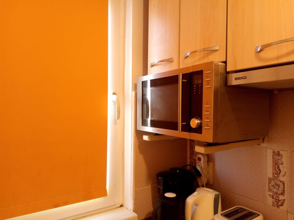 Microwave oven, simply to use press play for 30 sec heating