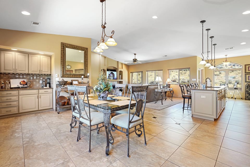 Kitchen, living rm & dining rm open to eachother
Dining table that seats 6