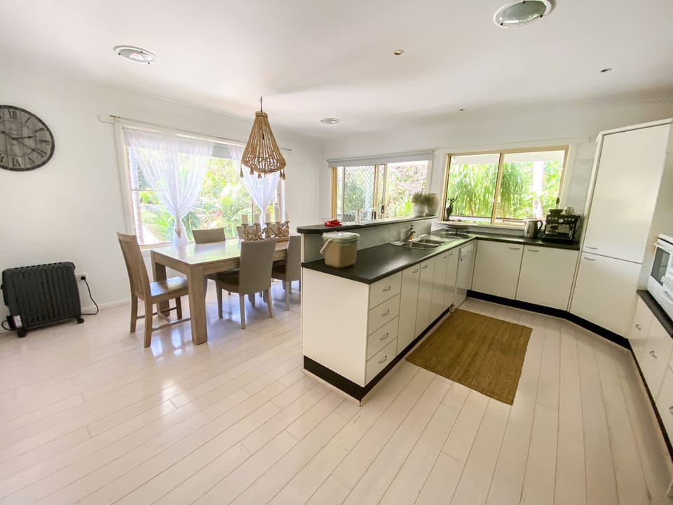 Kitchen & dining