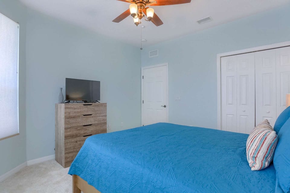 2nd Bedroom with Queen Size Bed and Flat Screen TV