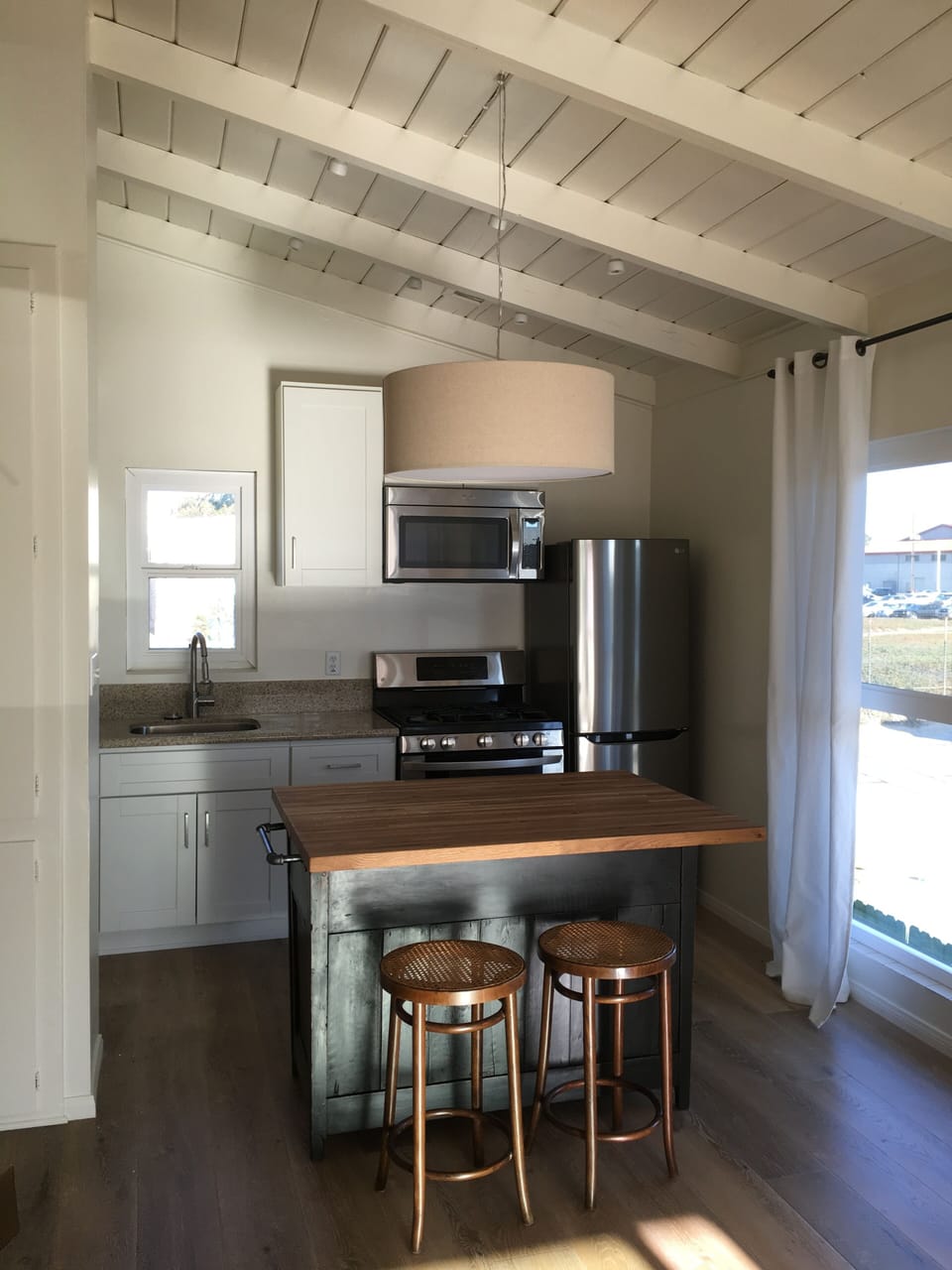 Studio Kitchen, has everything needed