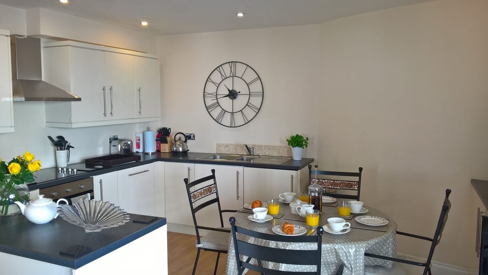 The kitchen-dining area