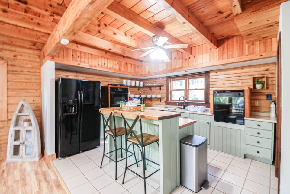 Kitchen to prep all your group meals- island seating for 2.
