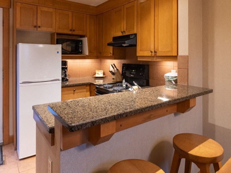 Enjoy the convenience of a modern kitchen with a breakfast bar, perfect for casual meals or snacks.