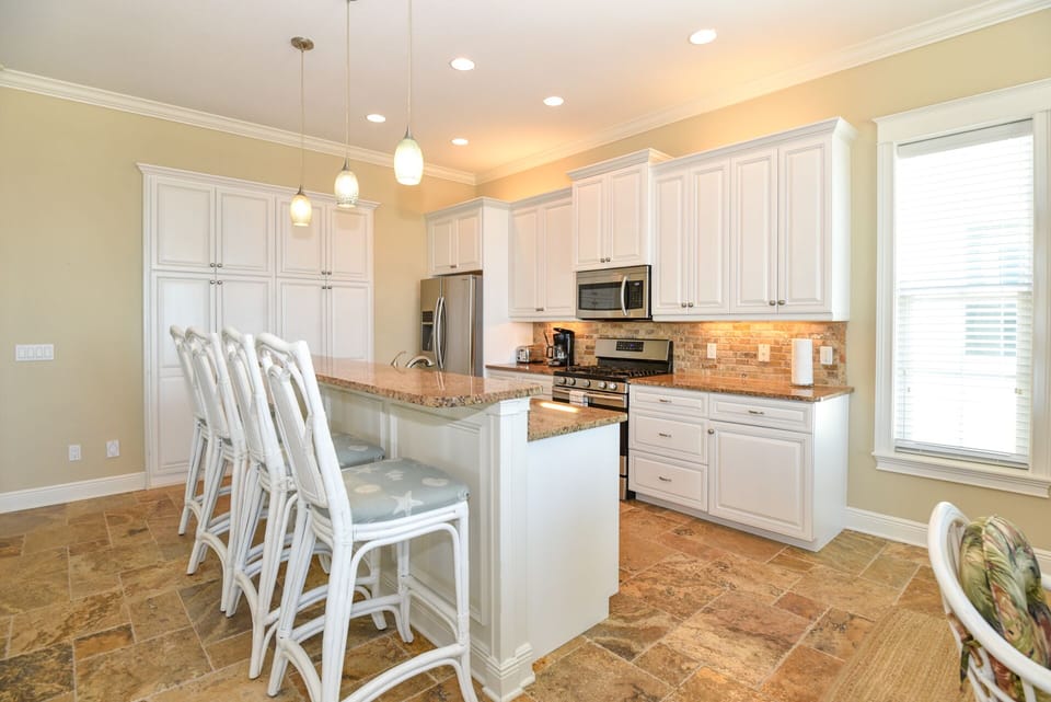 Full kitchen