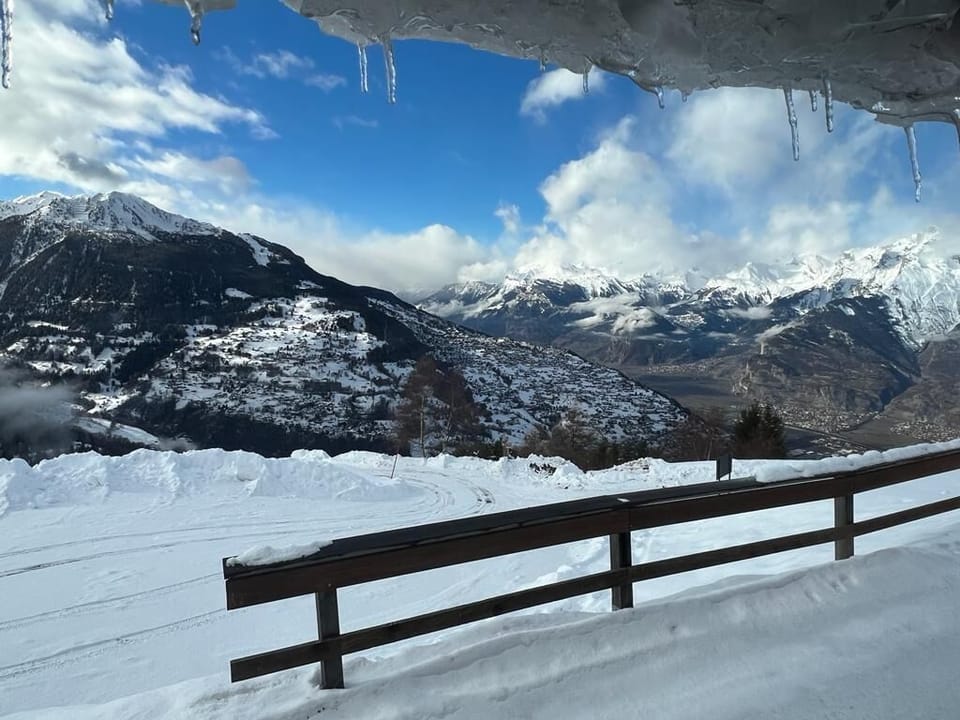 Nendaz and Tracouet red run above / left