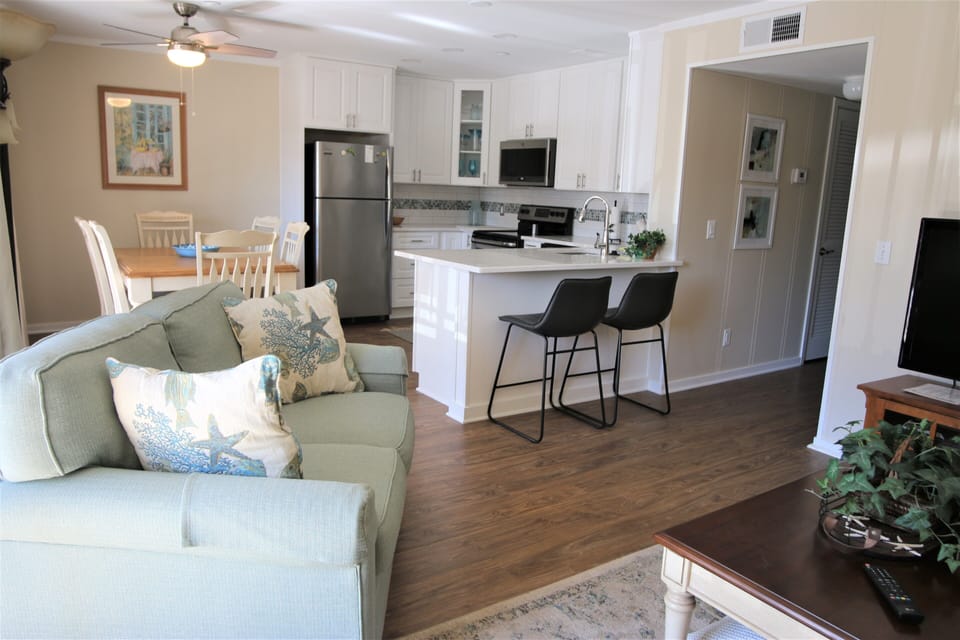 Livingroom into kitchen