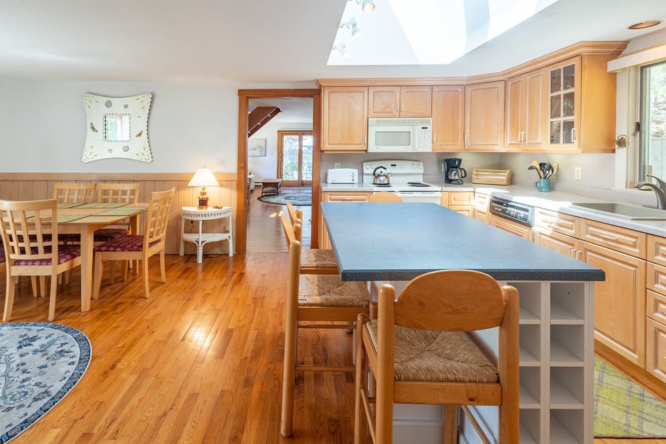 Kitchen and dining area.