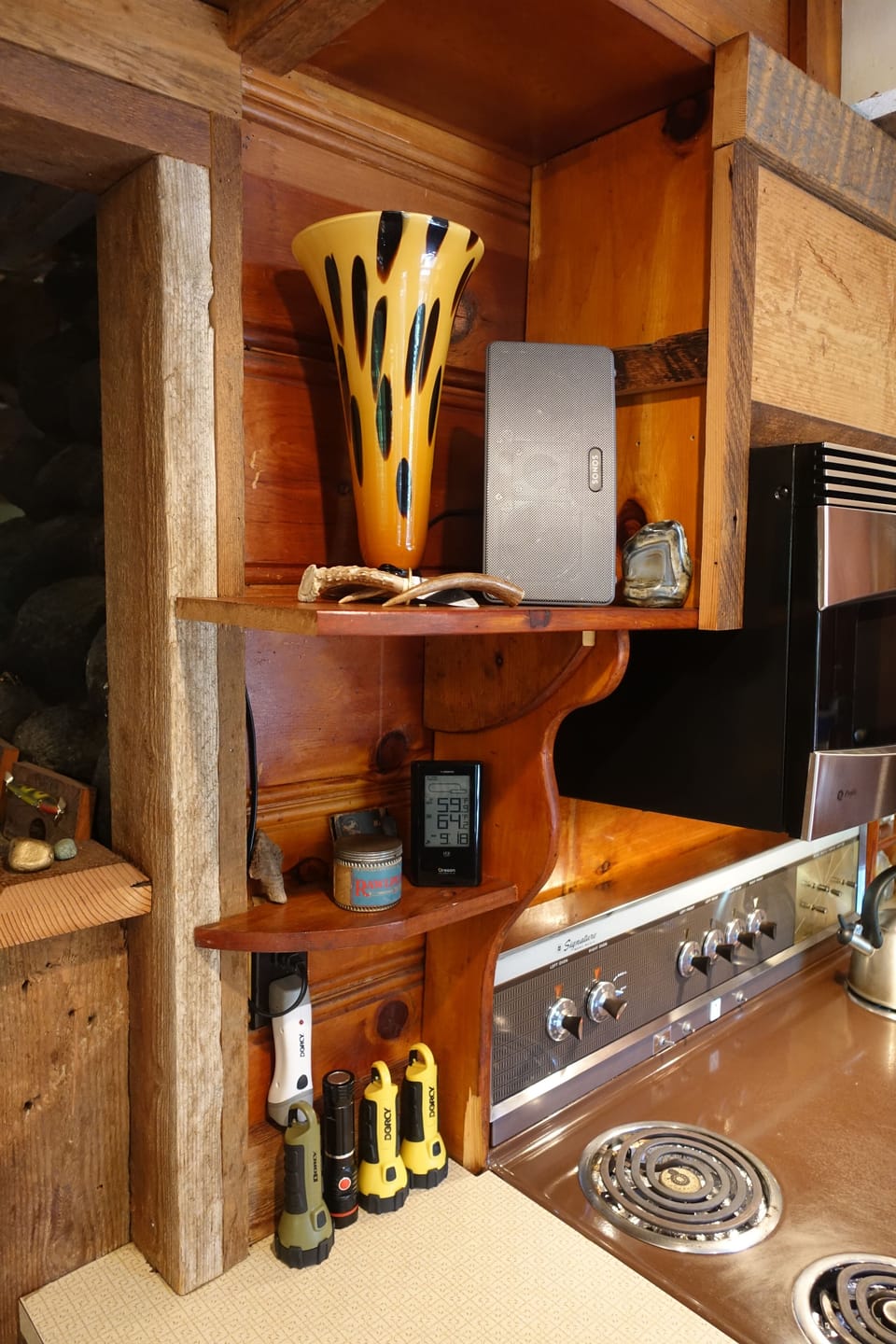 Kitchen Sonos 3 Sonos units in the cabin for full sound