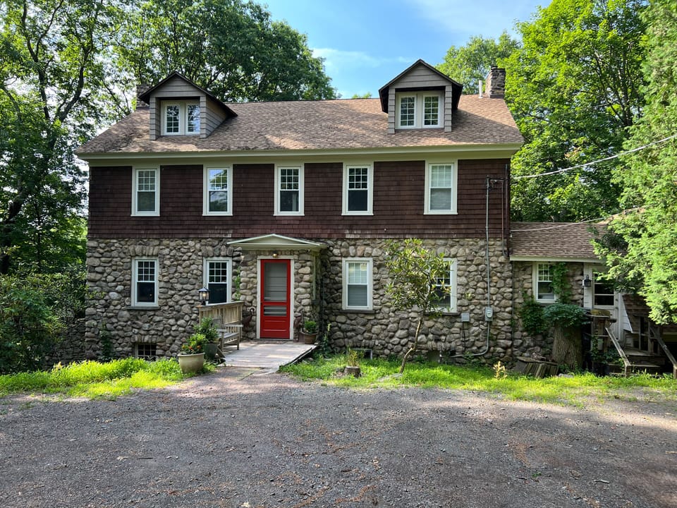 Front view of the cottage.