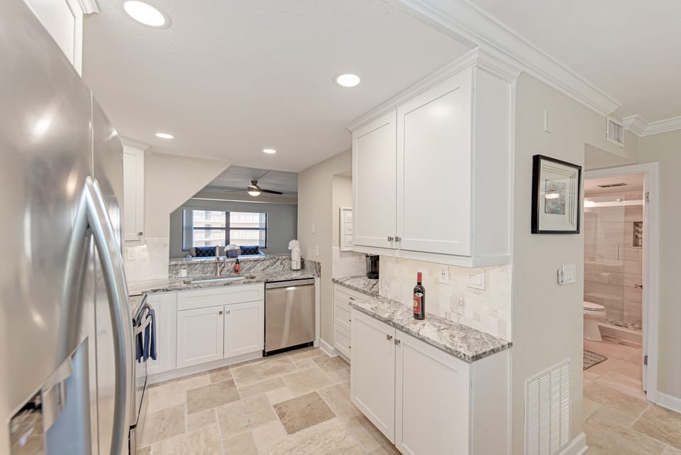 Open floor plan, Plenty of cabinet space