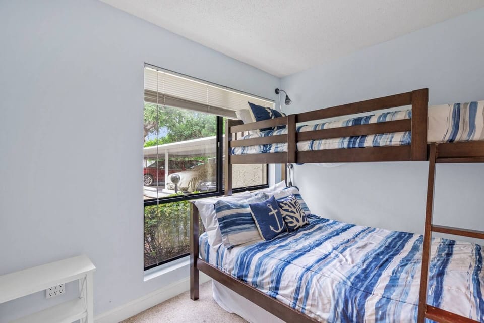 Cute guest bedroom with twin top and double size mattress on the bottom.