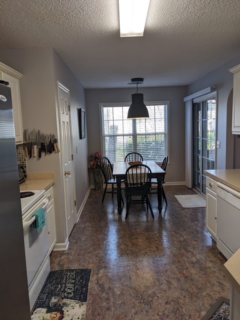 This kitchen has what you need to both prepare that gourmet meal and serve. 