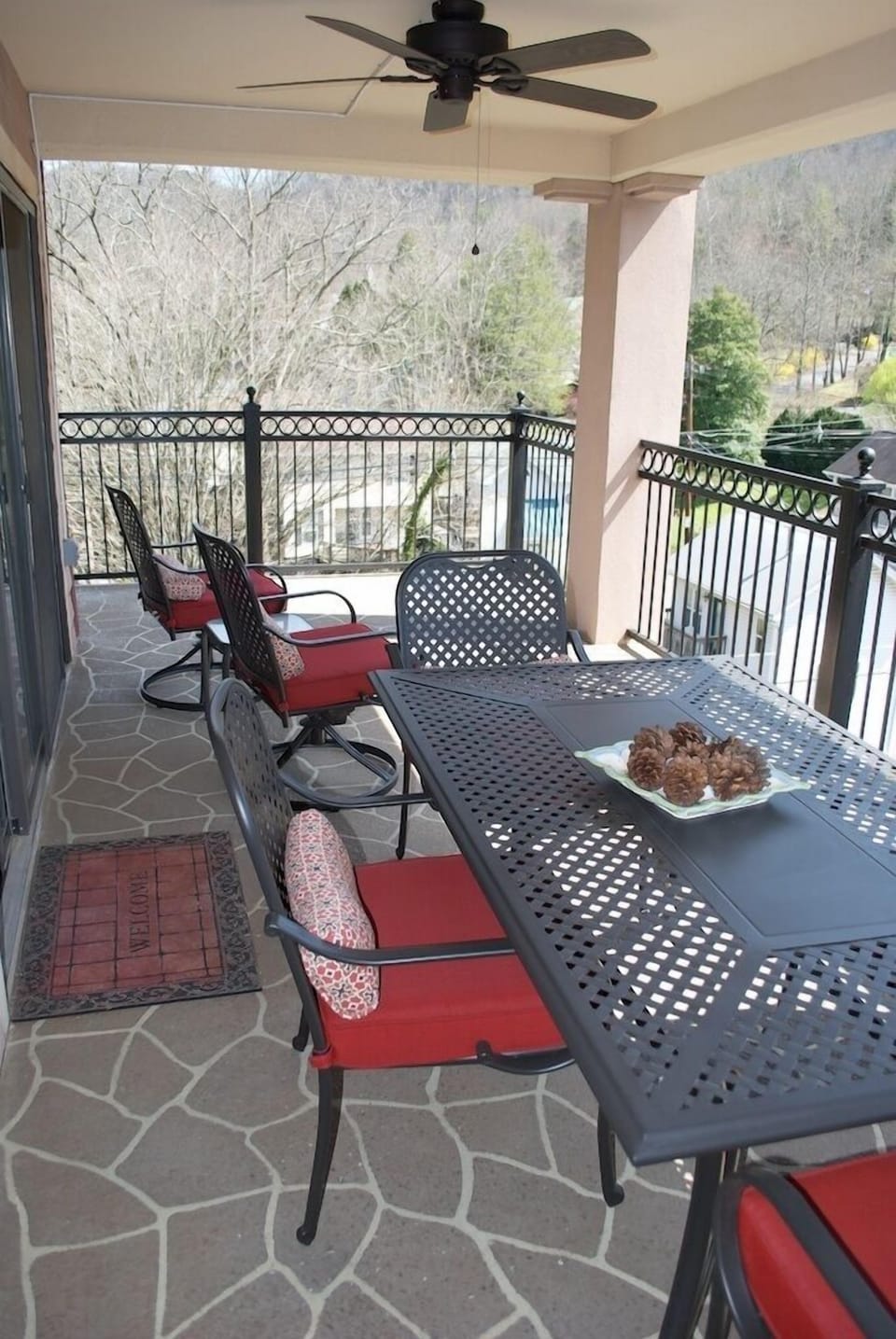 Large wrap around back patio end unit