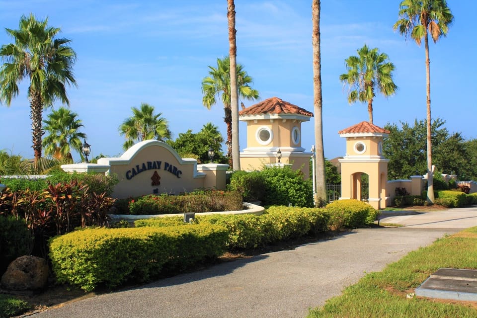 Entrance at Calabay Parc at Tower Lake, 
Guarded 24/7 with a live guard 