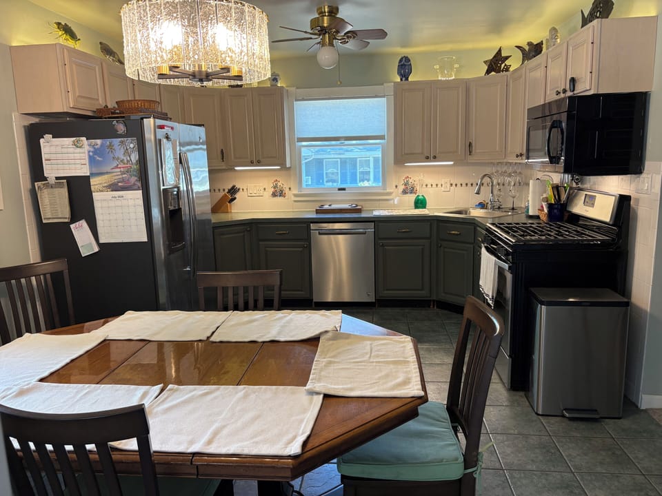 Eat-In Kitchen