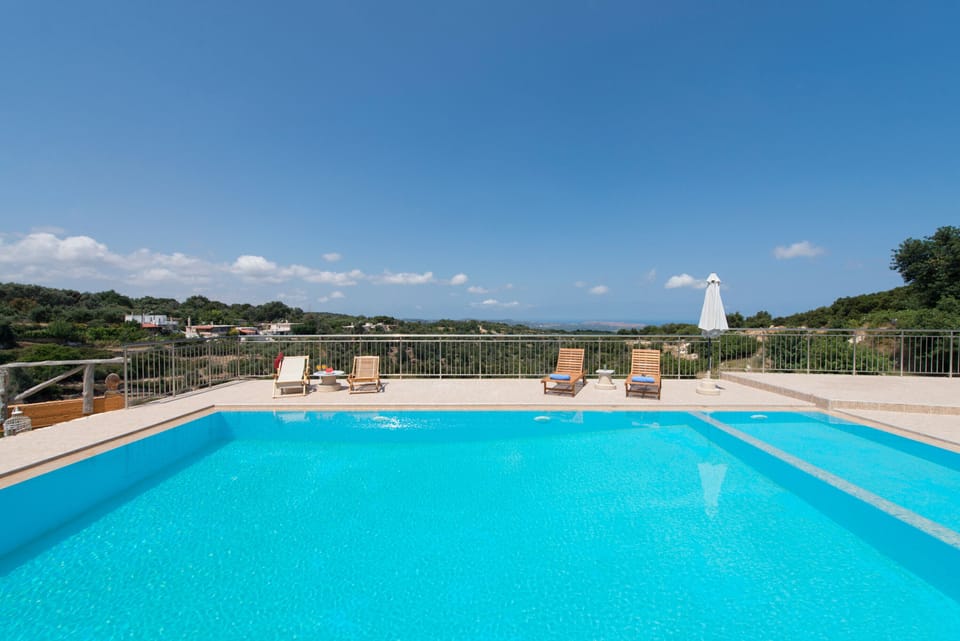 Τhe color of the pool is tangled with the color of the sky!