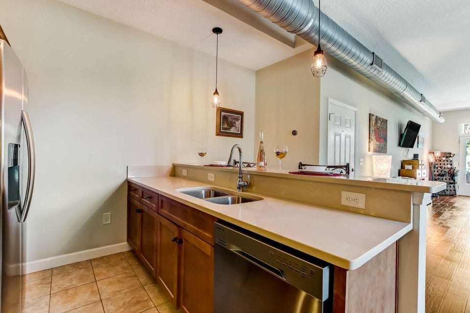 Kitchen Counter Prep Area / Dishwasher