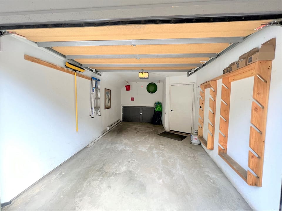 1 car garage and 1 parking space in front