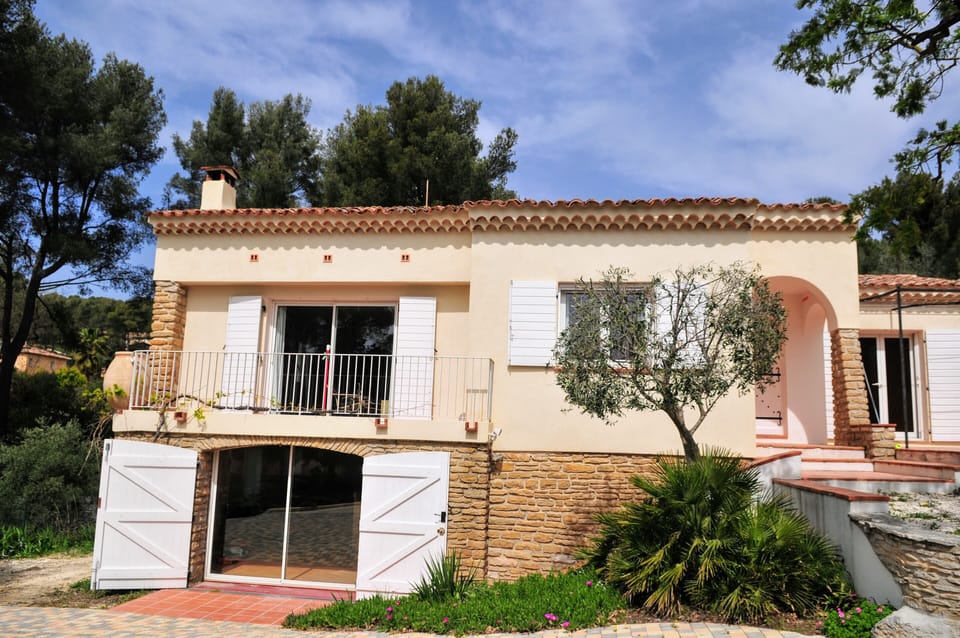 independent studio downstairs