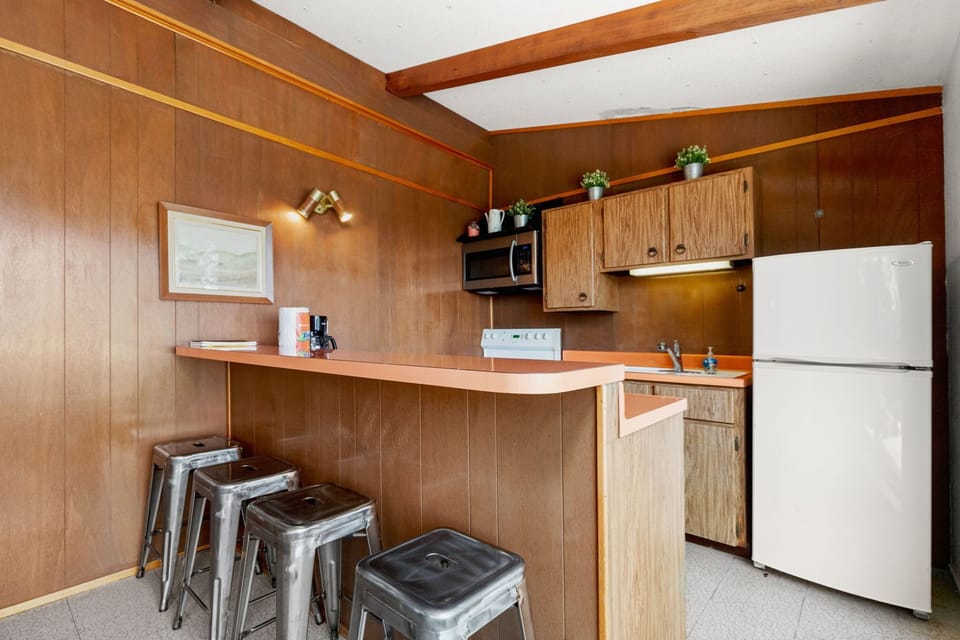 Pull up bar in kitchen with additional seating
